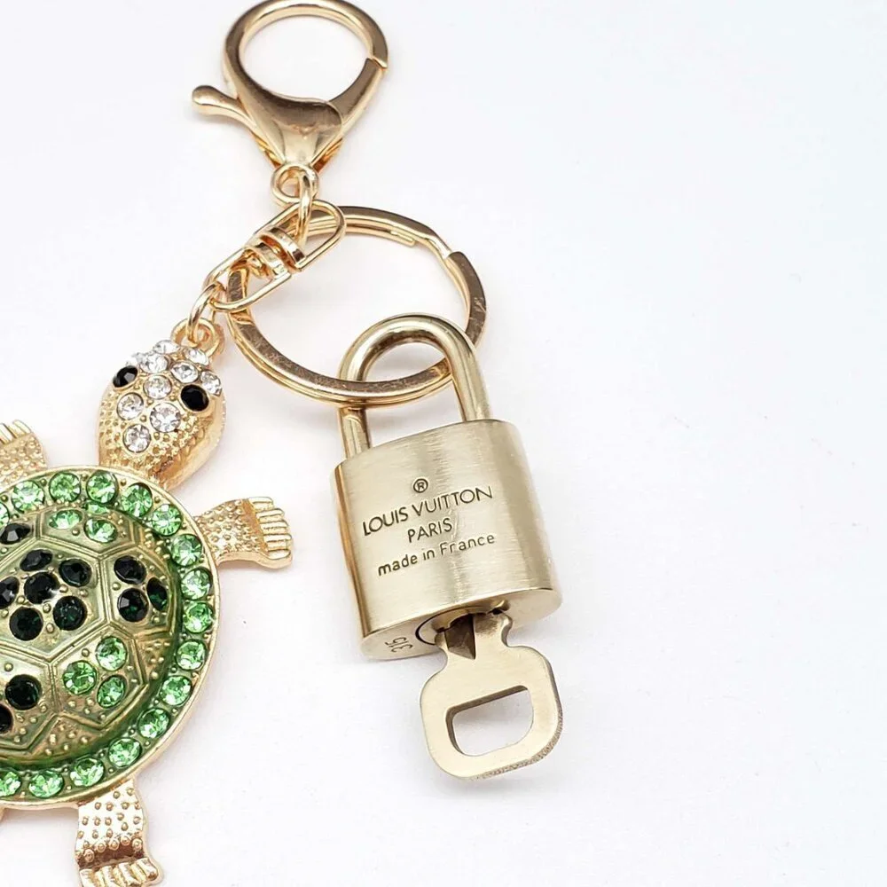 LV Authentic Gold Padlock 🔒 Key Set w/ Unbranded Turtle Keychain Charm